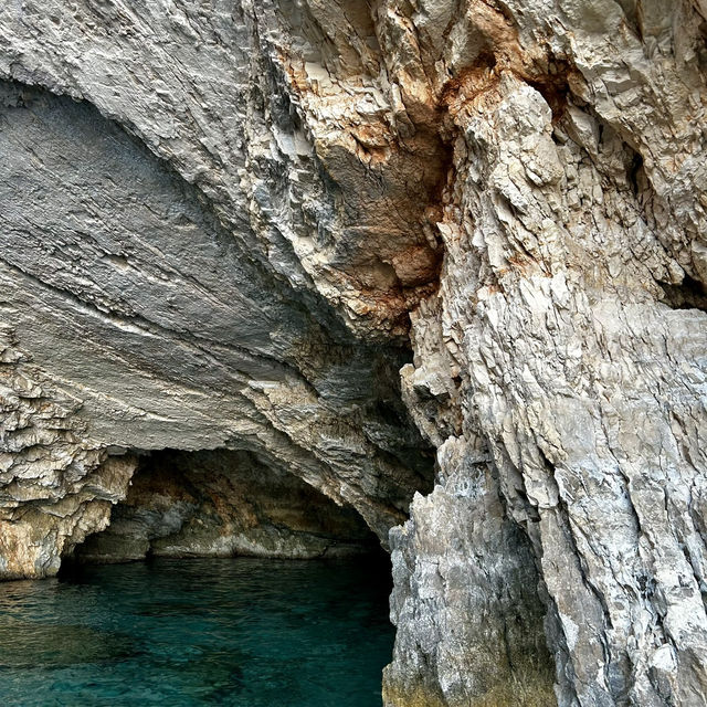 Swimming With Waves In The Caves 🌊