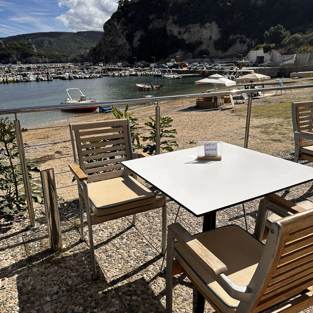 Gorgeous views from cliffside restaurant 🇬🇷