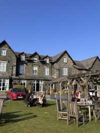 A pub by the lake
