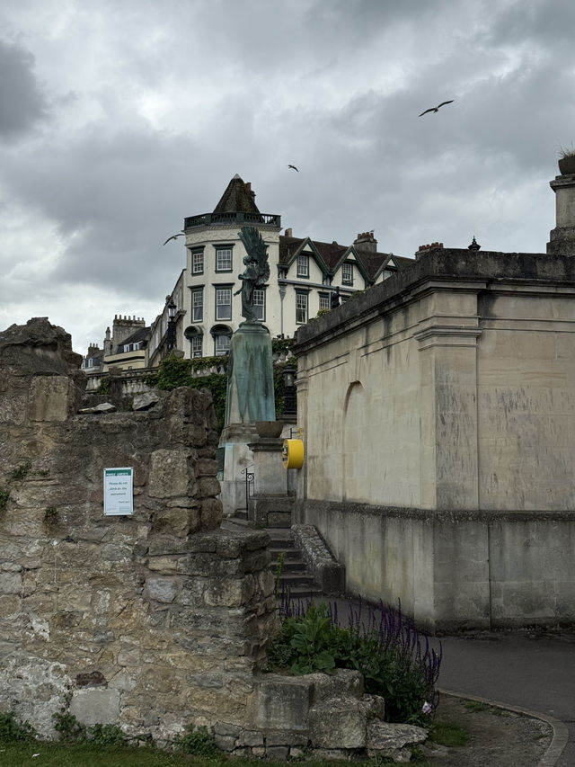 Discover Bath: A City of Roman Heritage and Georgian Elegance 🏛️