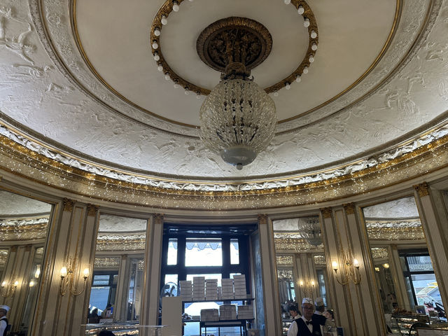 “Golden Mornings & Sweet Traditions at Gambrinus, Naples 🥐☕”