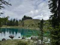 走訪多洛米蒂山最美麗的湖泊～雷扎湖 (Lake Carezza)
