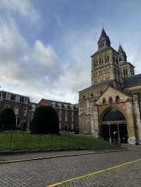 ⛪✨ Basilica of Saint Servatius – The Soul of Maastricht’s Sacred Past 🇳🇱📜  