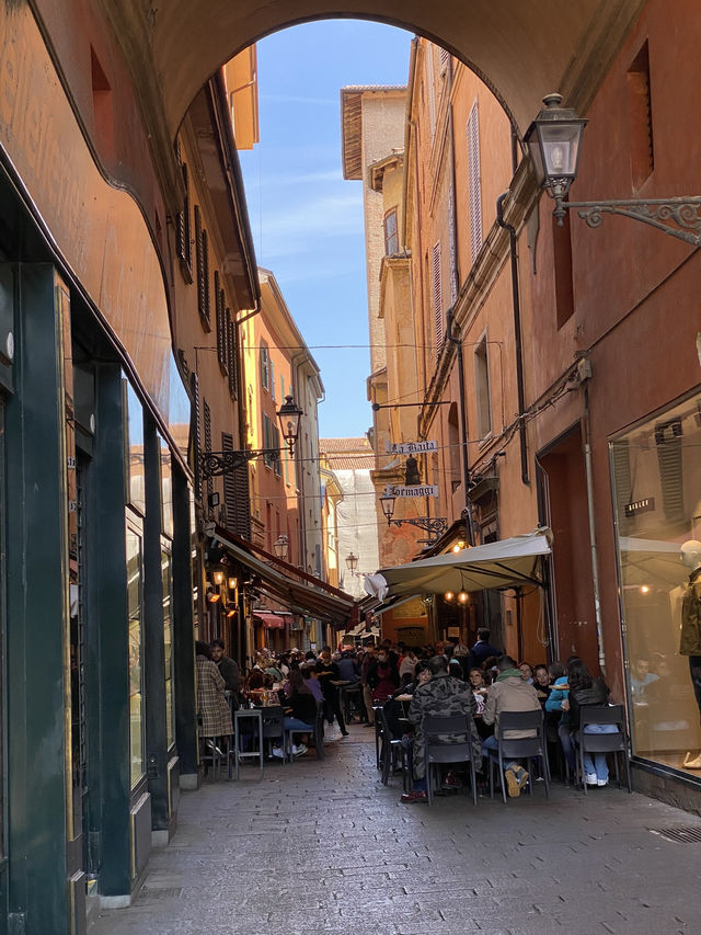 Exploring Bologna – Porticoes, Pasta, and a City Full of Character