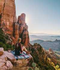 Discover the Majesty of Cathedral Rock: A Mesmerizing Hiking Experience in Sedona, AZ 🏜🌵