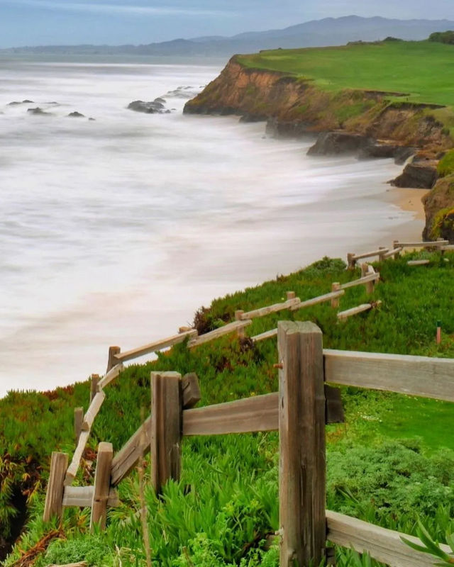 Luxurious Oasis on the Cliffs of Half Moon Bay - Experience the Splendor of Ritz Carlton 🌊🏨✨