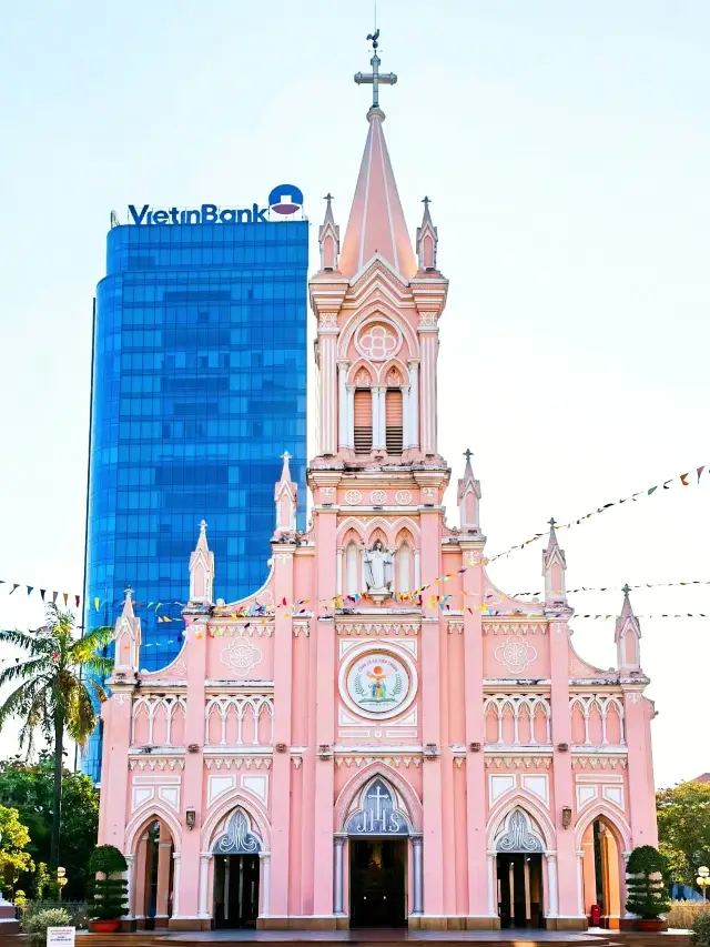 Vietnam | The most beautiful pink cathedral in Da Nang