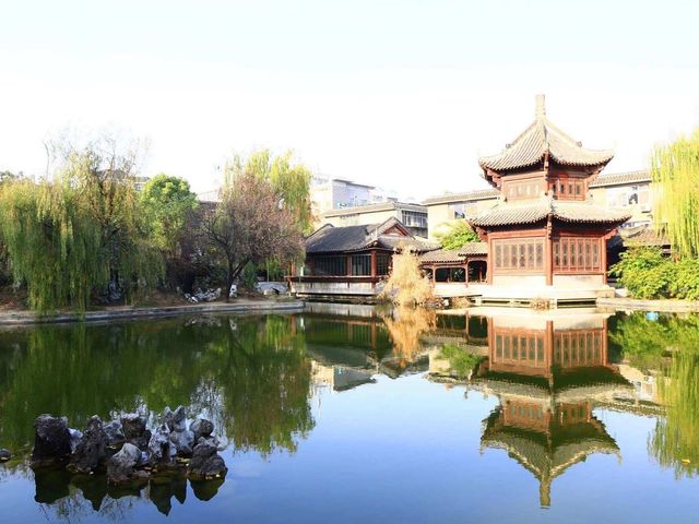 米公祠，原名寶晉齋，位於無為市無城鎮西北隅，為北宋著名書畫家米芾任無為知軍時所建