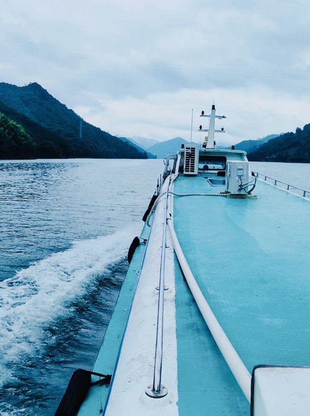 換一個玩法乘船覽東江湖美景