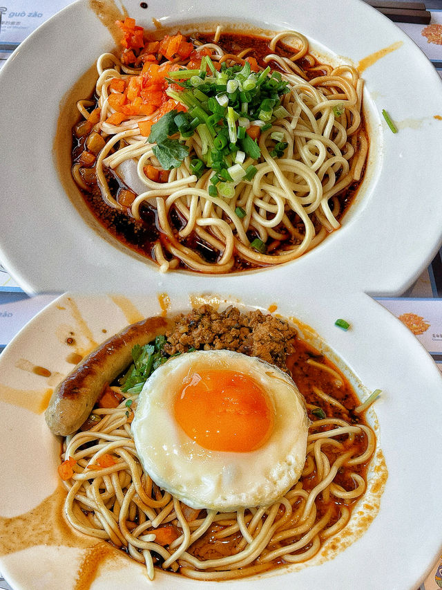 在武漢希爾頓，與鸚鵡洲大橋一起吃早餐
