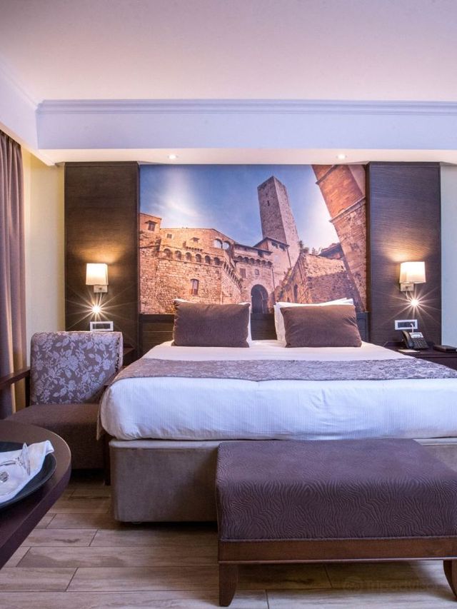 🌟✈️ Kampala's Cozy Corners: Top Hotel Picks! 🏨🍹