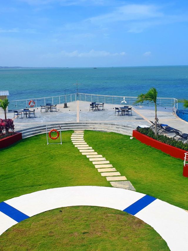 🌟 Bintan's Nautical Paradise: Stay Aboard Doulos Phos! 🚢✨