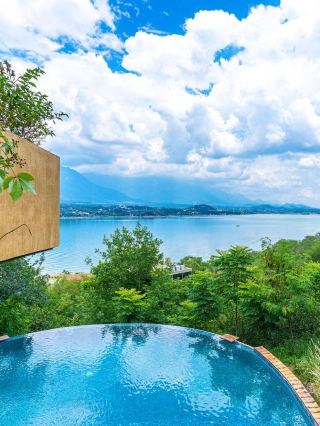 🌟 Monterrey's Hidden Gem: Luxe & Scenery! 🏨✨