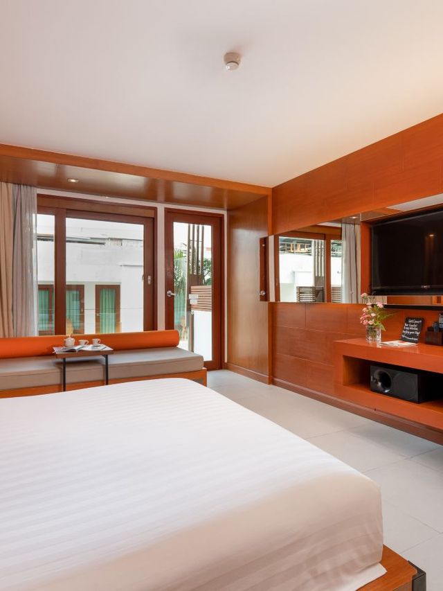 🌴🏖️ Phuket's Paradise: La Flora Resort Patong! 🌞🍹