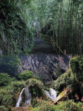 China's Cave Capital丨A Perfect Place to Escape the Heat with Spring-like Weather All Year Round