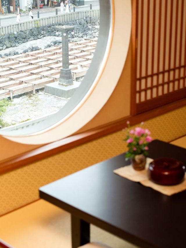 🍁 Unwind in Kusatsu: Naraya's Onsen Escape 🇯🇵
