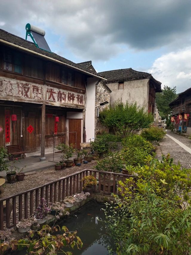 浙江古村落自駕遊~榉溪村 榉溪村位於浙江省金華市磐安縣南部，地處大盤山腹地，距離縣城安文38公里，榉溪。