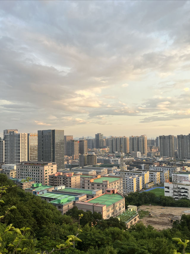 深圳寶安｜半小時就可到山頂看到海邊日落