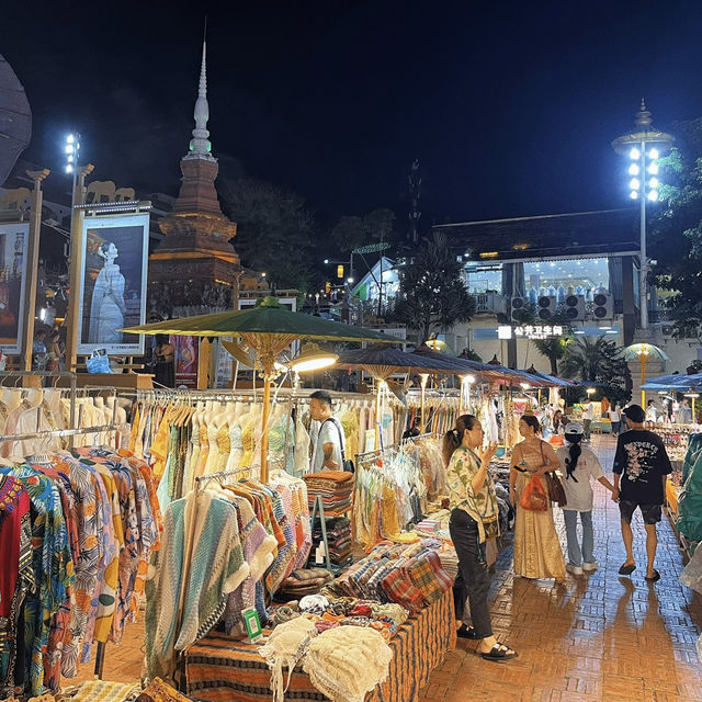 星光夜市｜夜幕降臨“璀璨星光”时，徬佛全世界的攝影愛好者都聚集在了這裡