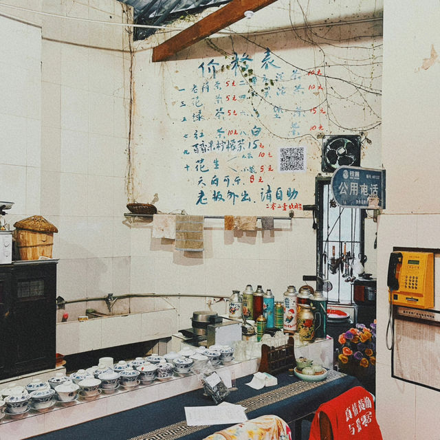 在黃桷坪｜為了這個書屋，你可以專門去一趟重慶。老闆若不在，請自助。