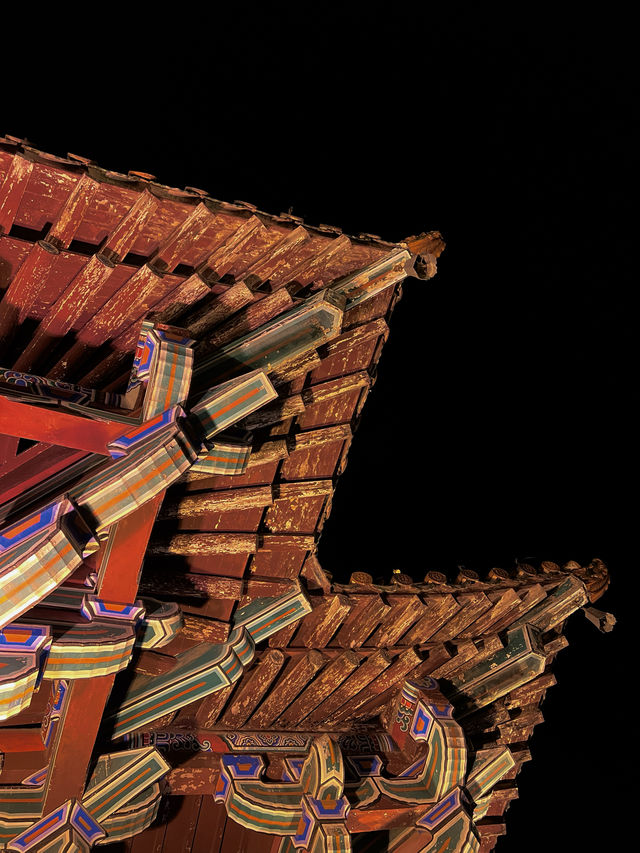 夜登鸛雀樓丨跟着黑神話悟空看古建。 夜登鸛雀樓丨跟着黑神話悟空看古建。