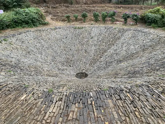 爸爸去哪兒一雨補魯天坑。