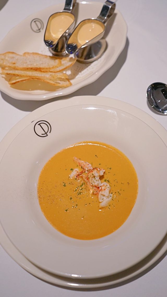 潘若斯牛排館滿滿的高級感 餐食還暴讚。