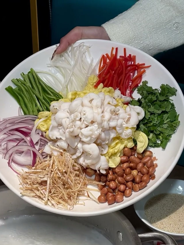 這家寶藏脆鰱魚火鍋店真的好火爆