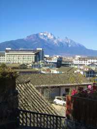 麗江山念…推開窗就是雪山….