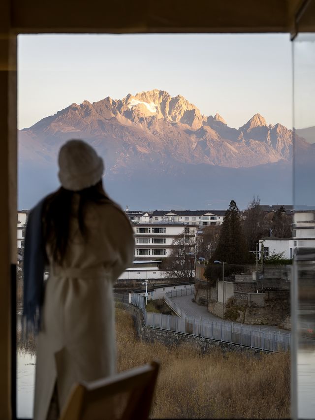 麗江！古城邊！可以遙望玉龍雪山的湖景民宿
