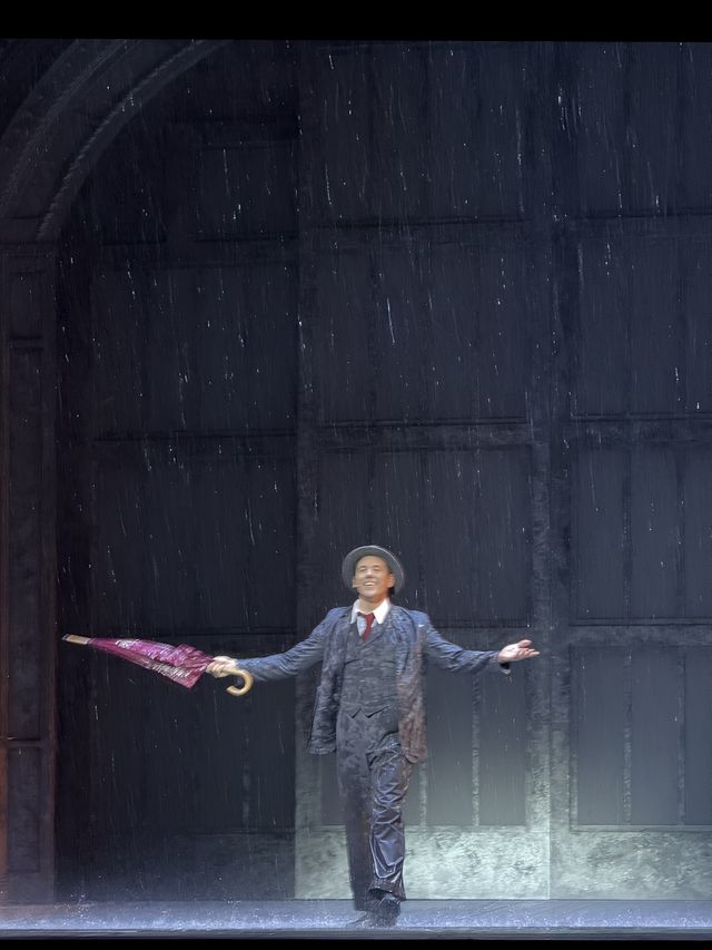 淋雨睇劇要唔要咁浪漫