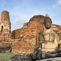 목이 잘린 불상머리가 있는 사원🇹🇭