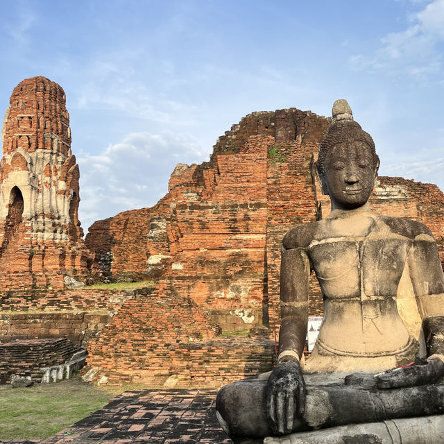 목이 잘린 불상머리가 있는 사원🇹🇭