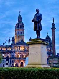 Evening Stroll Through George Square: A Glasgow Highlight 🌆✨🏛️🌙