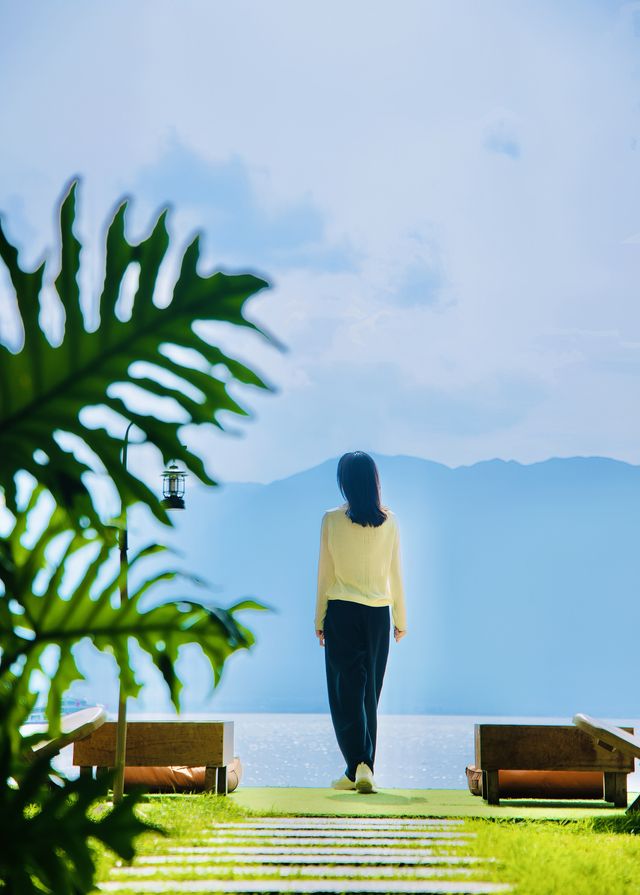大理嘅天空唔需要濾鏡喺海上小屋坐睇雲卷雲舒