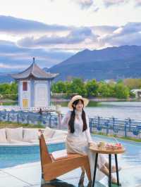 本來以為麗江已經夠美了，直到我住進風景裡