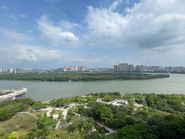 “金鳳凰”老牌酒店-順德喜來登酒店酒店測評 酒店地址:廣東省佛山市順德區大良新城區，靠近順德區政府，