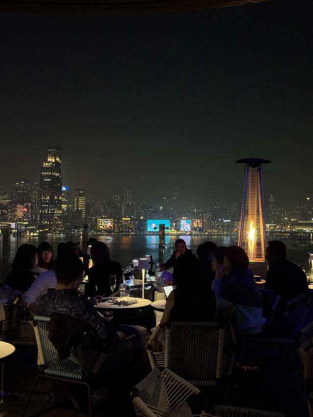 🌃香港必打卡！銅鑼灣高空維港夜景酒吧，天台微醺浪漫值爆表！