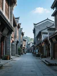 穿越河街夜逛古巷，煙火氣裏做場民國夢。