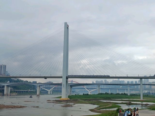🌉 重慶一日遊攻略｜山城魔幻之旅🌶️