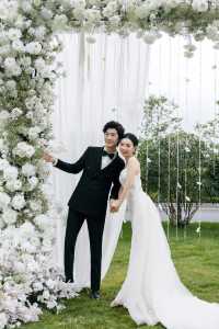 將婚禮搬到草坪上,心動不止一萬次。