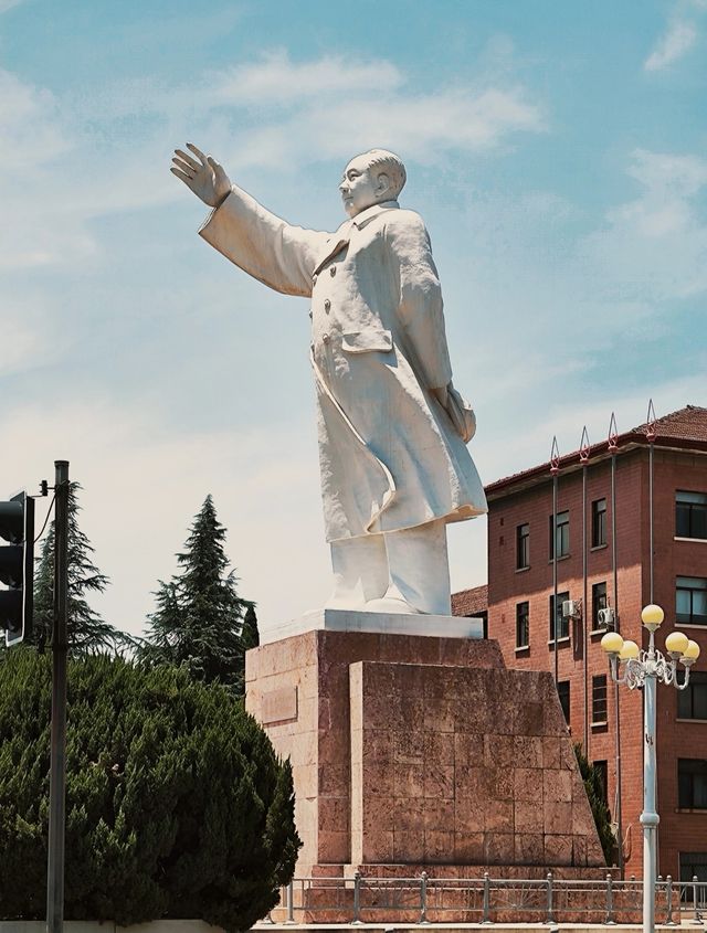 住在古都漫步酒店，解鎖硬核工業風Citywalk！誰說洛陽只有漢服和龍門！這次住在超有設計感的