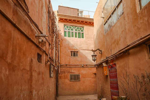 喀什小巷:迷宮的千年心跳 喀什小巷:迷宮的千年心跳