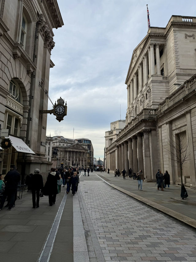 Christmas in London: Lights, Markets, and Timeless Streets ✨🎄