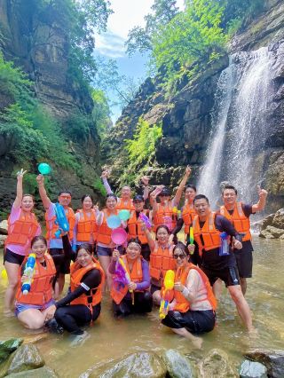 My boss asked me to organize a team-building rafting trip! We got rave reviews at Yesanpo!