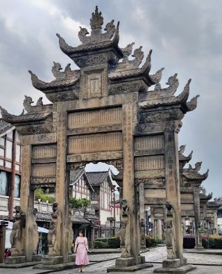 มุมถ่ายรูปเช็คอินซุ้มประตูหินที่ห้ามพลาด!