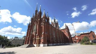 莫斯科驚艷之作：隱藏於鬧市的新哥德式大教堂 ⛪️