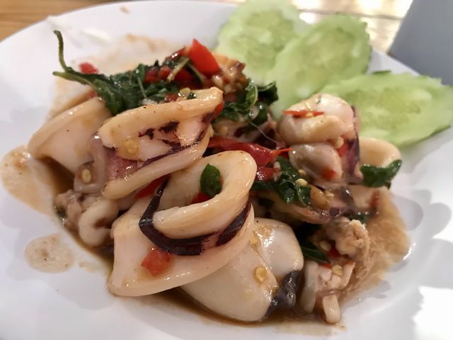 กินเที่ยวหาดลับ