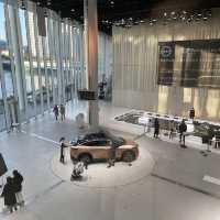 横浜の日産グローバル本社で車を見学
