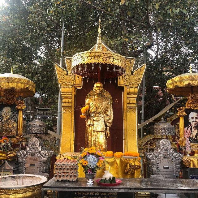 🙏🏻 อนุสาวรีย์ครูบาเจ้าศรีวิชัย นักบุญแห่งล้านนา 
